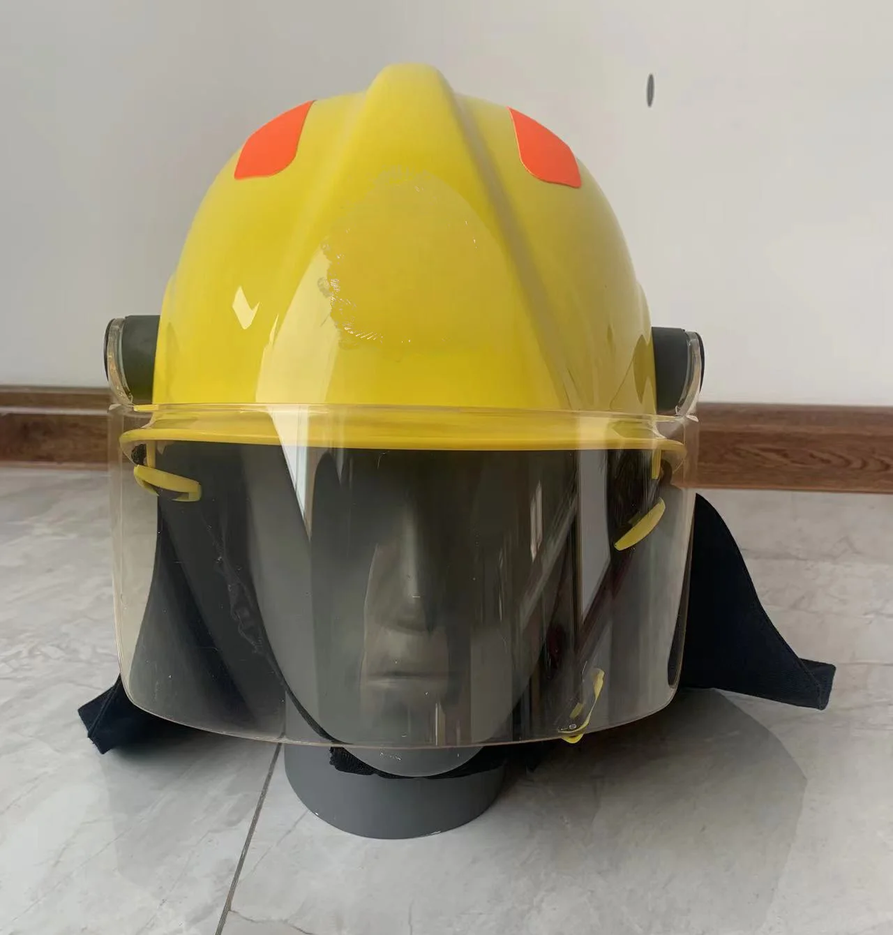 Fire Fighting Fireman Helmet with 4 Suspension Points Safety Head Protective Equipment