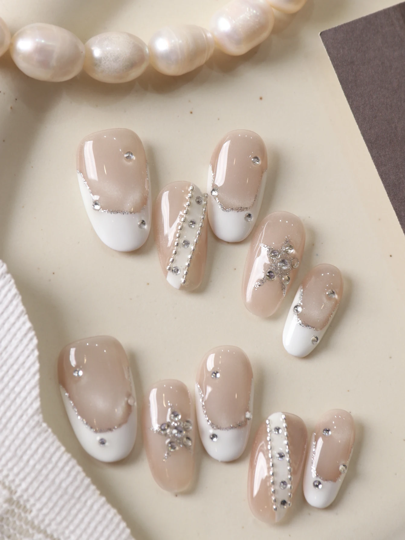 10 Stück Aufklebenägel Kurz Weiß Französischer Stil mit Glitzersteinchen Künstliche Nägel Inklusive 1 Blatt Klebestreifen & 1 Stück Mini-Feile