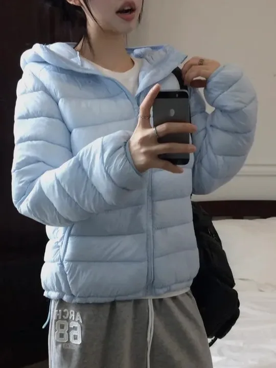 سترة شتوية نسائية على الطراز الكوري، خفيفة الوزن بأكمام طويلة وغطاء للرأس، معطف خارجي نحيف بتصميم عصري وأنيق