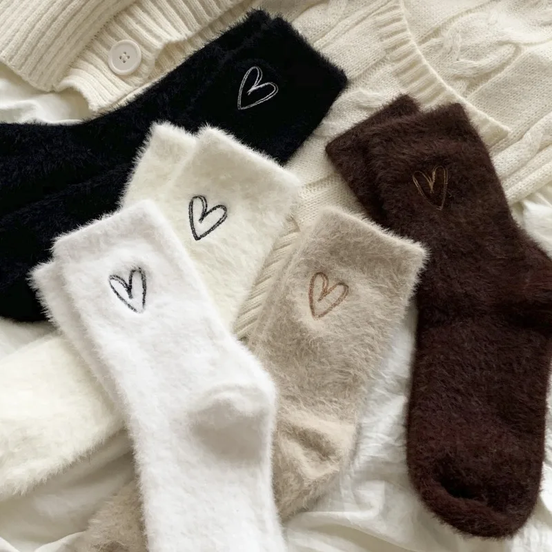 5-Pair Random Plush Heart Women's Socks, Autumn/Winter Style, Warm Fuzzy Heart-Shaped Thermal Socks,Winter Thickened Plush Socks