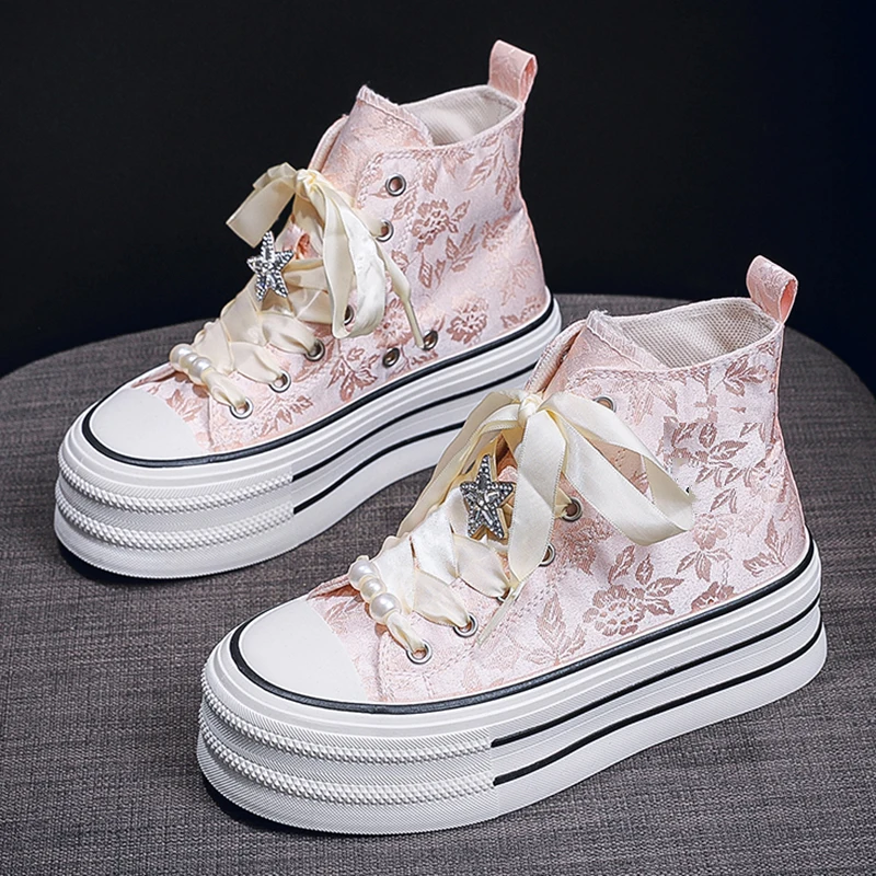 Women Platform Canvas Shoes Embroidery Design Luxry Heel Skateboard Pearl Decoration Lace Up Shoe Casual Trend Outdoor Sneakers