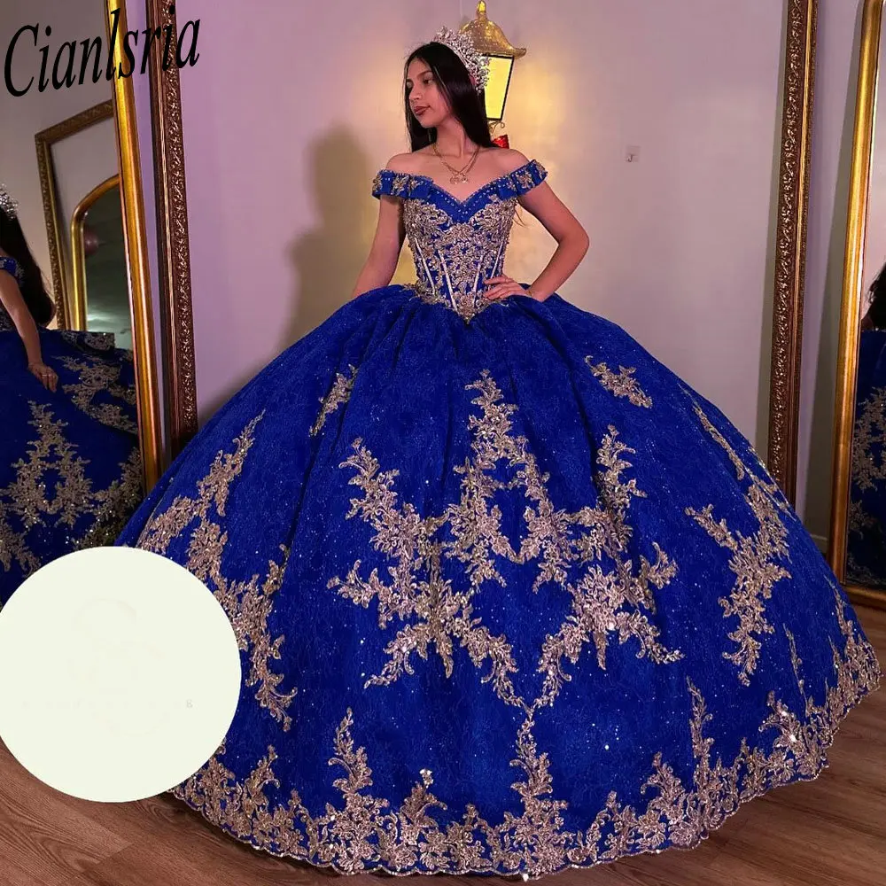 Vestido De baile plisado con hombros descubiertos, color azul real, quinciara, apliques dorados, corsé con cuentas De encaje, De XV Años