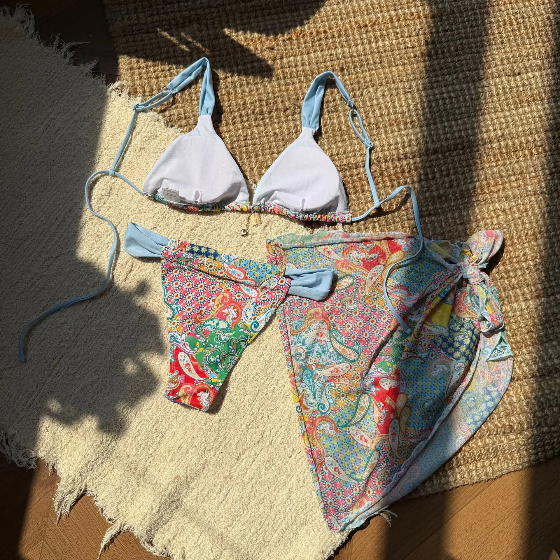 섹시한 플라워 프린트 백 타이 비키니 세트 3종 (커버 스커트, 끈 팬티 수영복 포함) 비치웨어 비키니 탱키니 트리키니