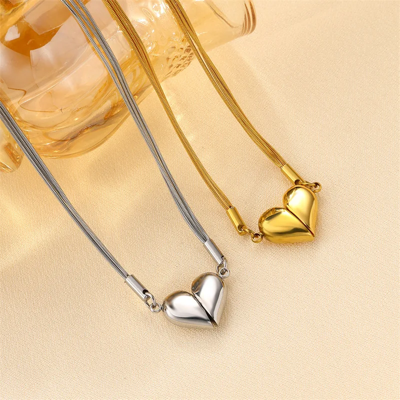 Fashionable and Luxury Peach Heart Pendant Titanium Steel Necklace Women's Heart shaped Couple Necklace