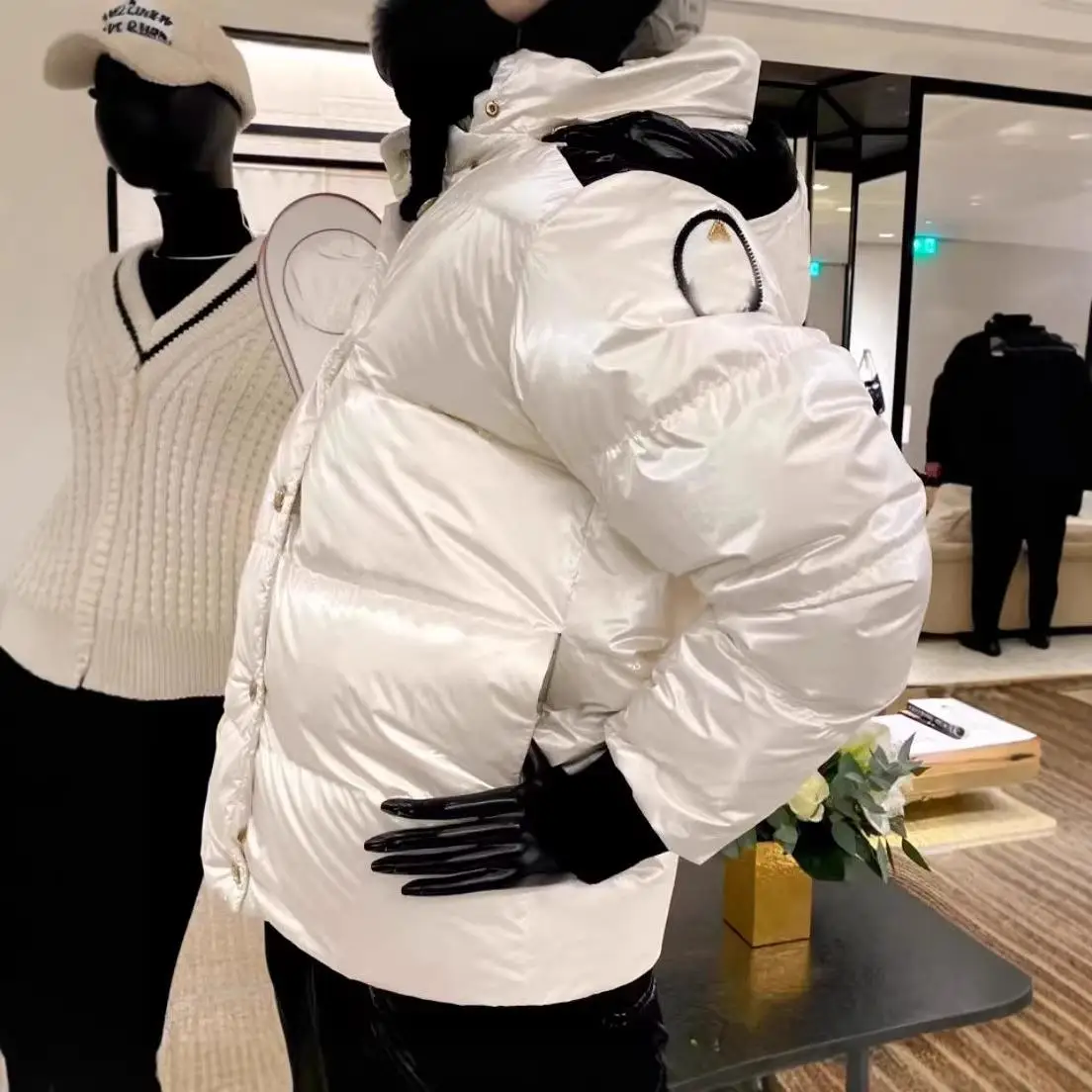 

Black White Duck down 90% Heavy Work Color Collision Spring New Arrival Ultra Version 910472026 Ladies Puffer Jacket