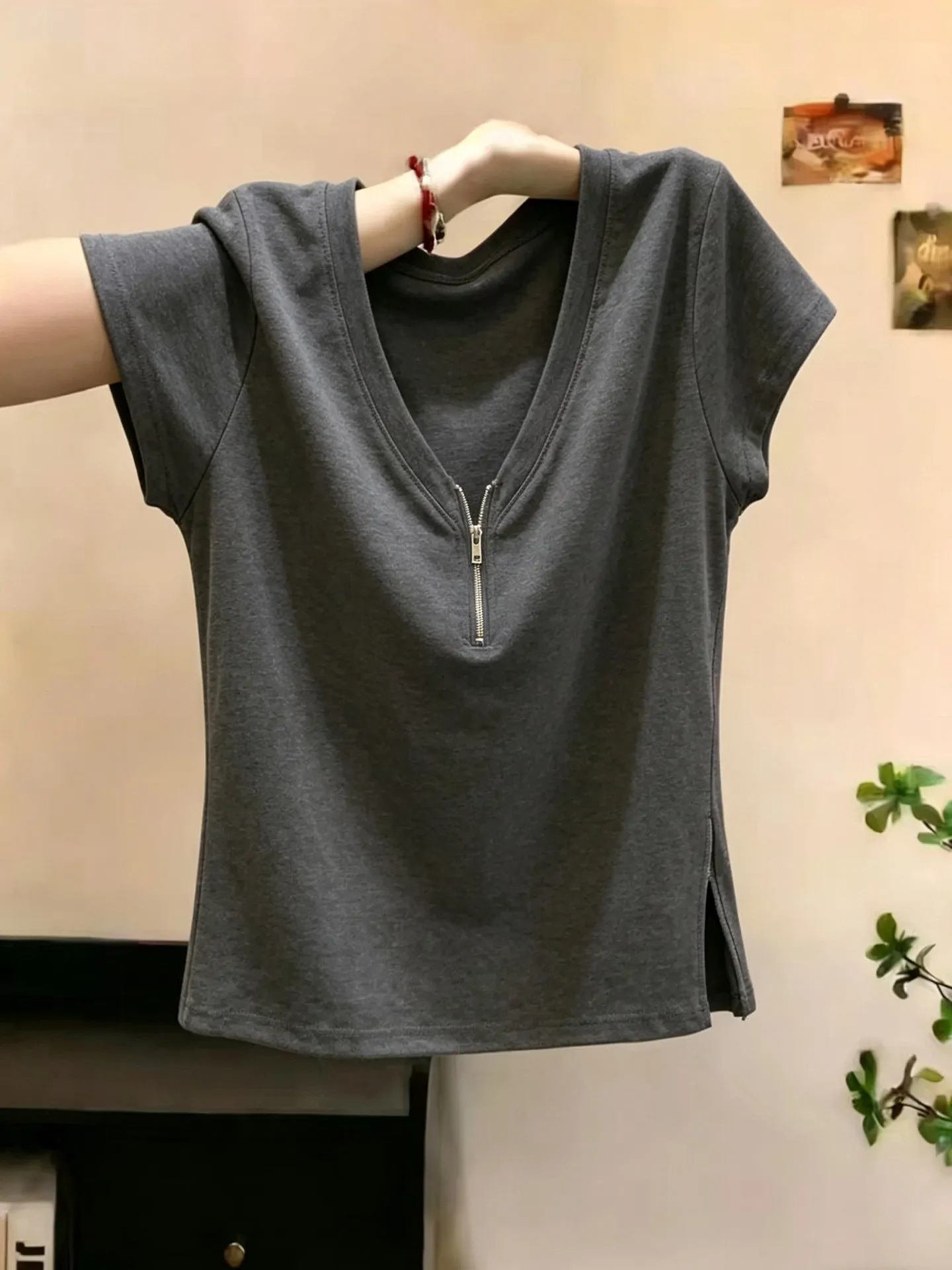 Gray V-neck Half-zip Short-sleeve Slim Fit T-shirt Women's Summer 2026 Casual Style Comfortable Polyester Side Slit Top