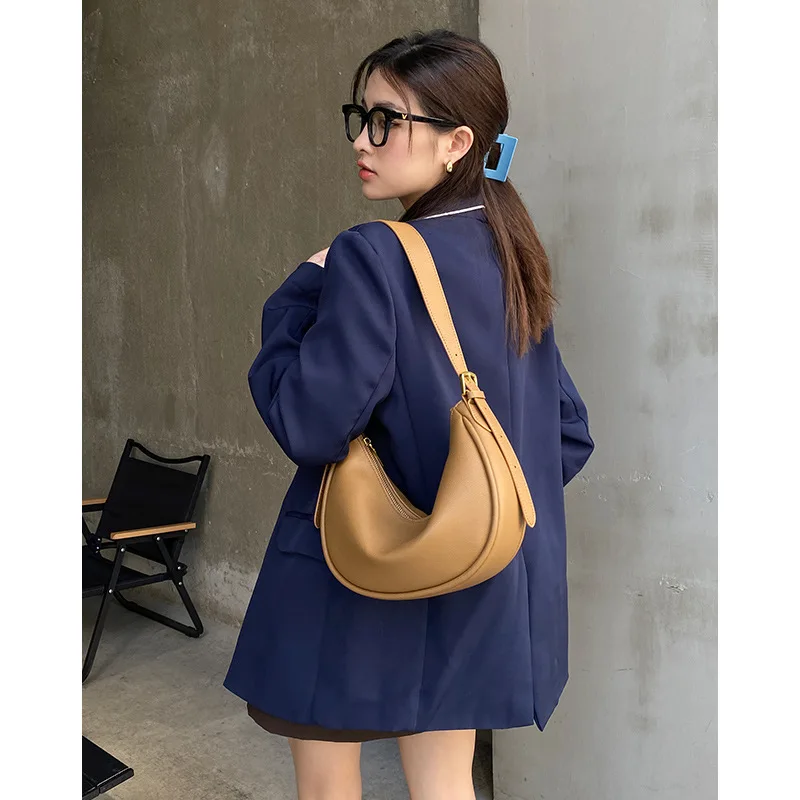 2023 New Women\'s Saddle Bag Leisure Messenger Bag Cow Leather Commuter One Shoulder Bag Large Capacity Underarm Crescent Bag