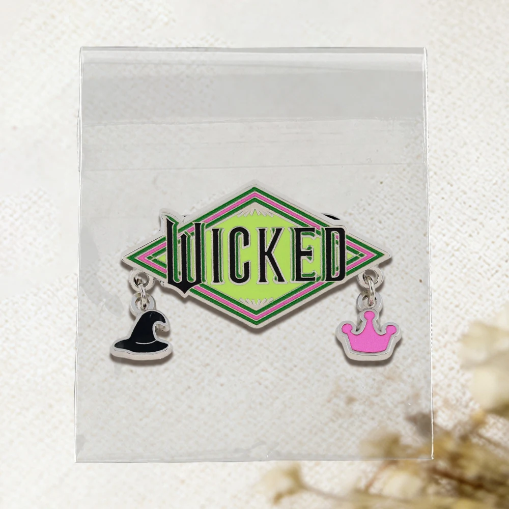 Wicked Musical Emaille-Brosche Hexenhut und Kronen-Anhänger Broadway-inspiriertes Abzeichen Rucksack-Jacken-Accessoire Sammlerstück Geschenk – Detail 14