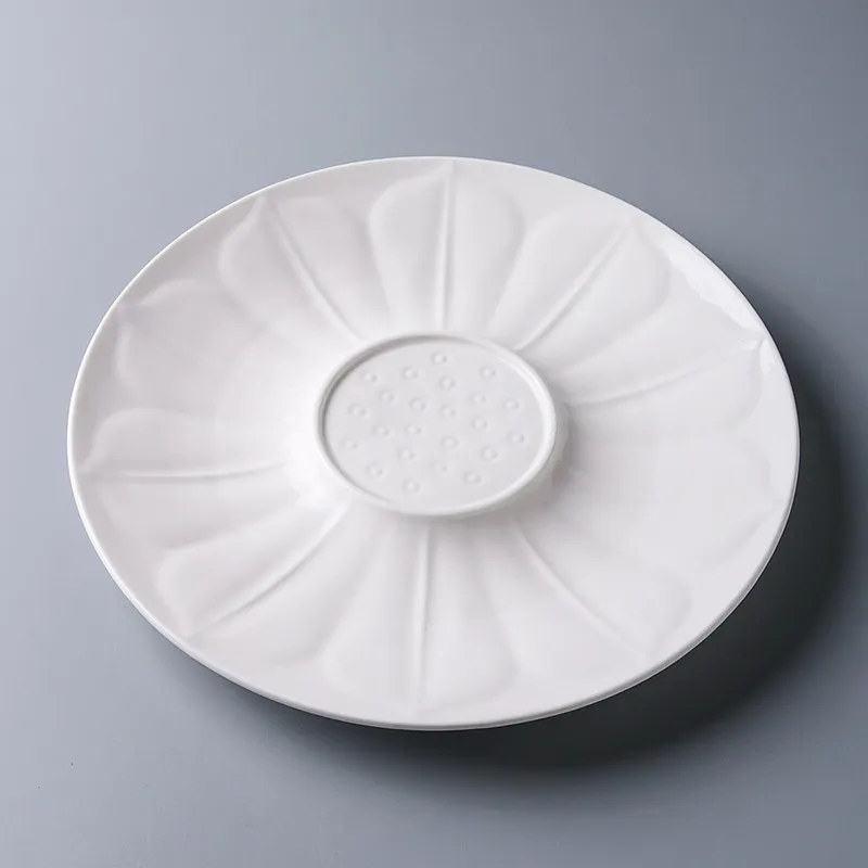 

White Ceramic Western Cuisine Steak Pasta Plate Lotus Leaf-shaped Serving Dish Restaurant Kitchen Main Course Salad Dessert Dish