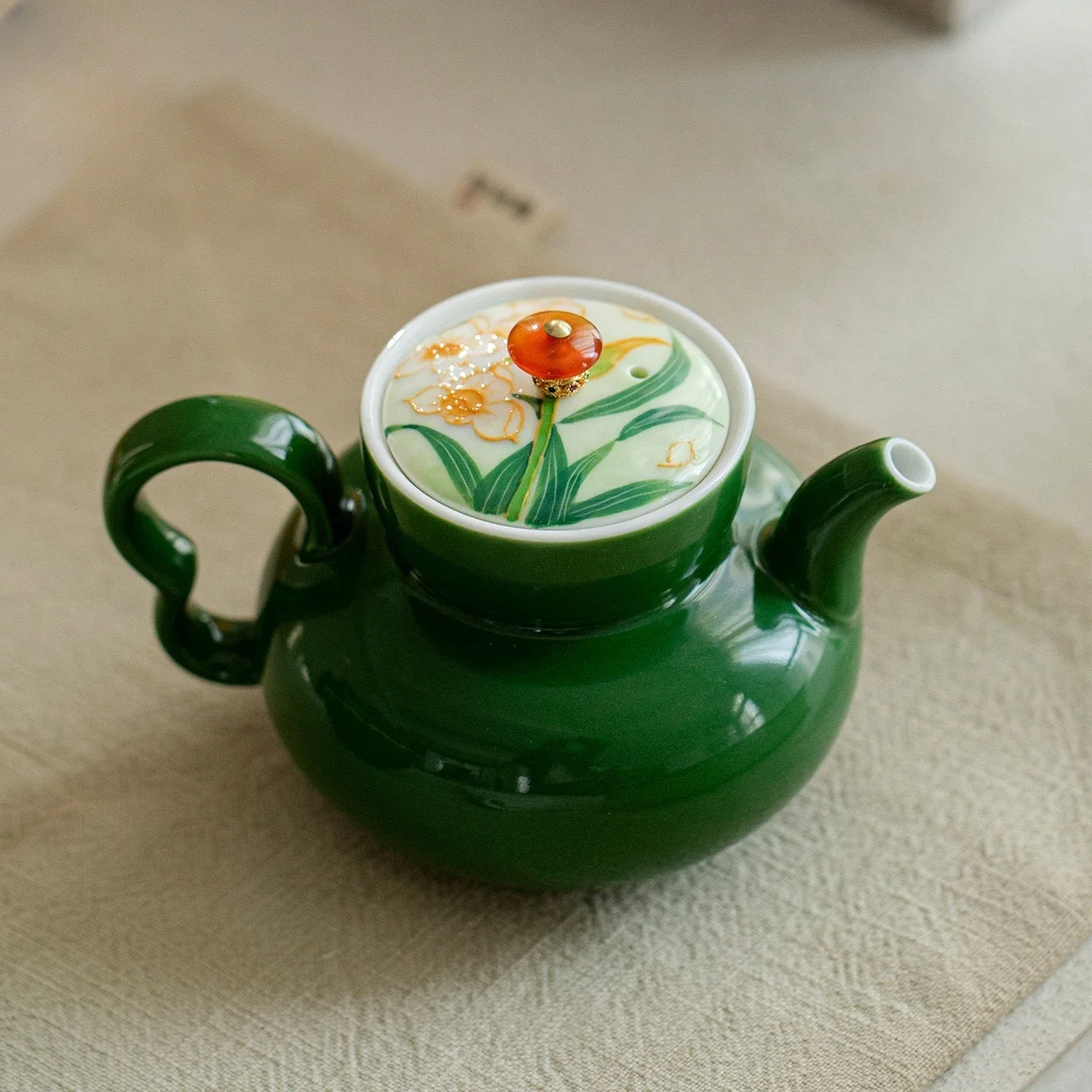 Hand Painted Narcissus Ceramic Teapot Ball Hole Filter Household High-end Brewing Teapot Chinese Elegant TeaSet Teacup Ornaments