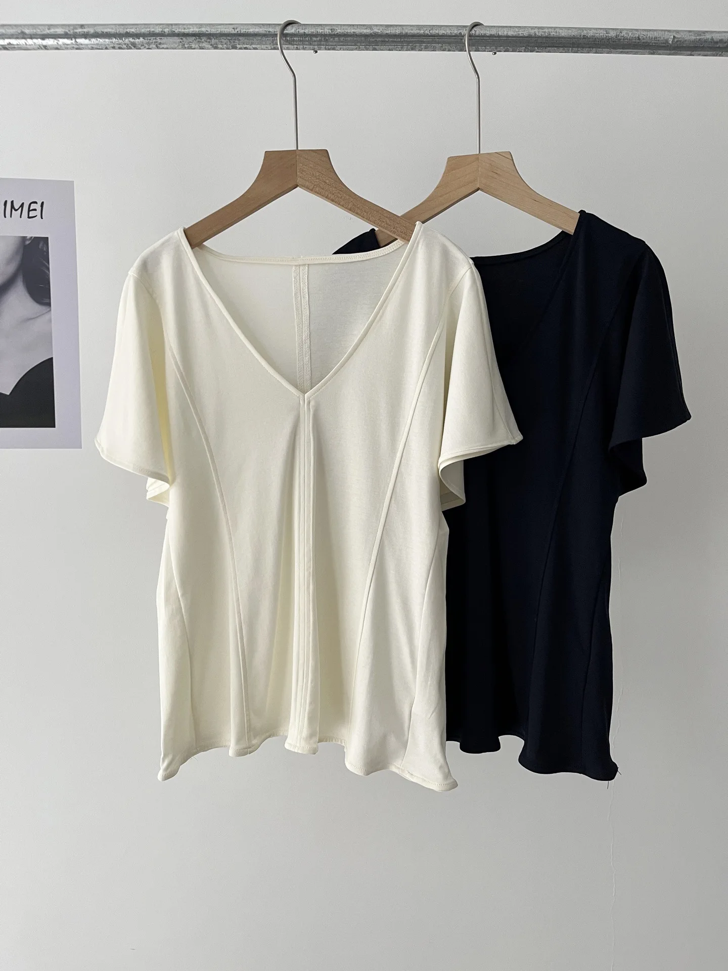 

Women's Slim-Fit V-Neck Petal Sleeve Cotton Top Summer 41a-011-0719
