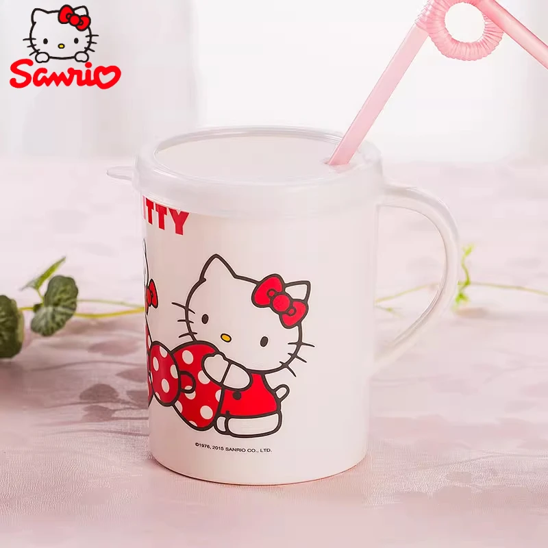 Sanrio neue Cartoon-Wasserbecher, Hello Kitty-Becher mit Deckel und Strohhalm, einsteckbare Kawaii-Becher, süße Milch-Kaffeetasse, Anti-Verbrühungs-Geschenk