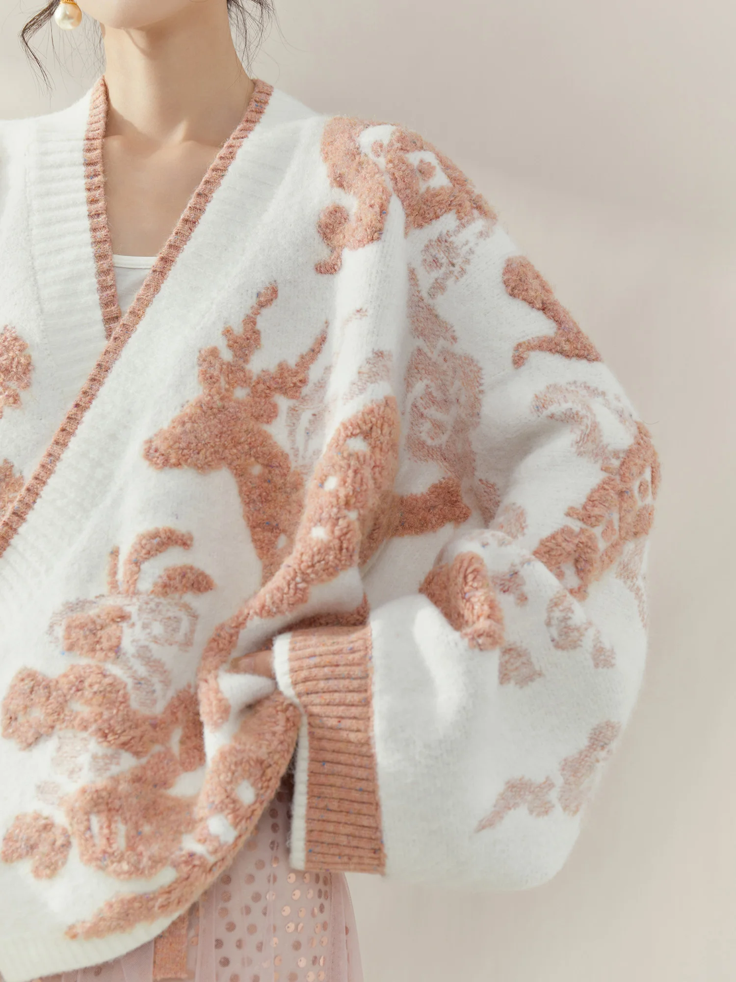 

Новый китайский вязаный свитер для женщин, верхняя одежда на раннюю осень, модный, с V-образным вырезом, длинными рукавами, теплый.