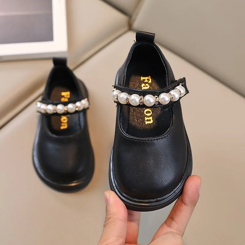 

Новые модные детские туфли из мягкой кожи с противоскользящей подошвой для девочек 1-3 лет, трендовые, популярные, на плоской подошве, для первых шагов