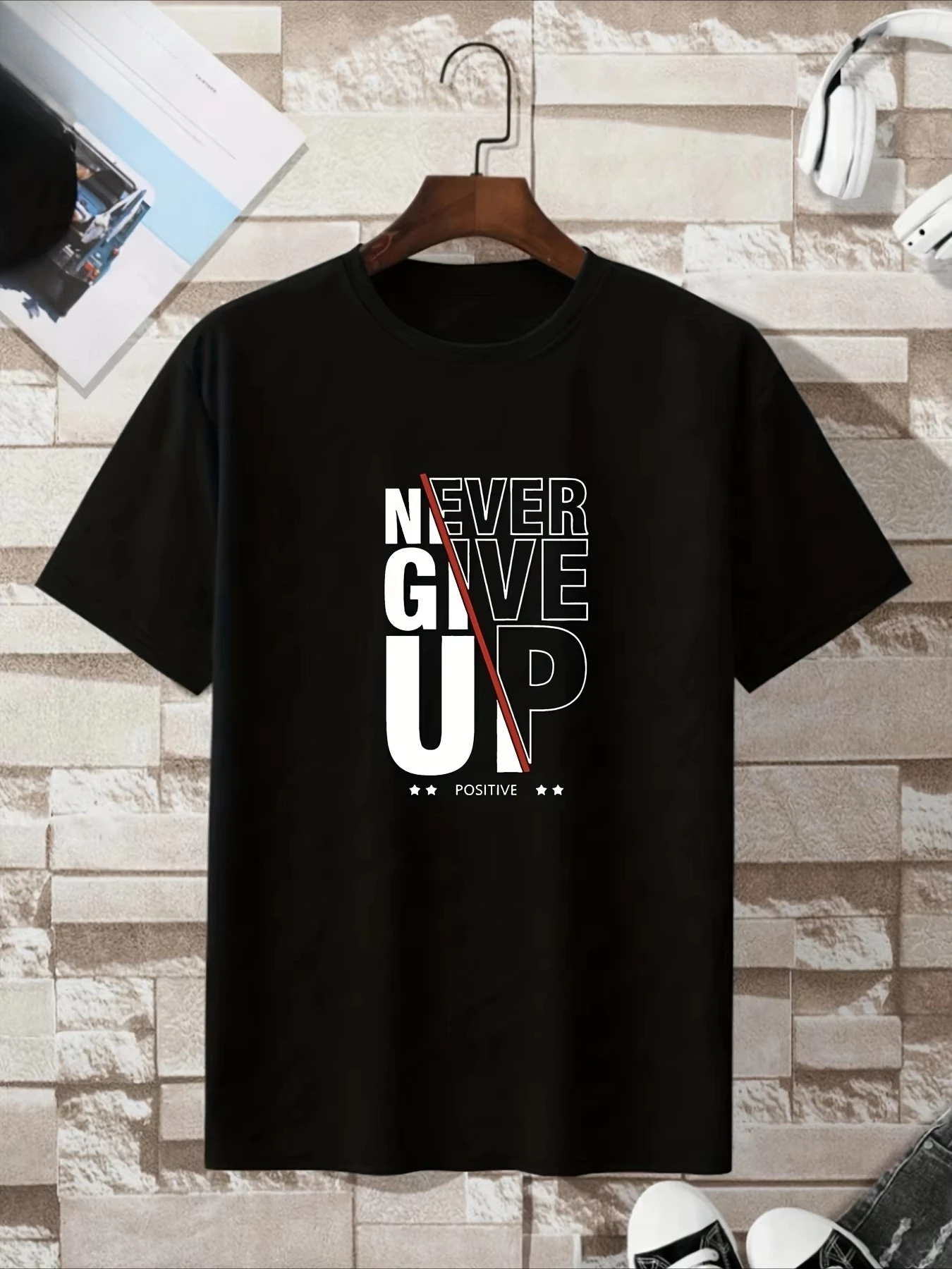 

Топ с круглым вырезом и короткими рукавами с текстом позитивного укрепления и никогда не даряет с принтом слоганов подходит для повседневного ношения в тренажерном зале.