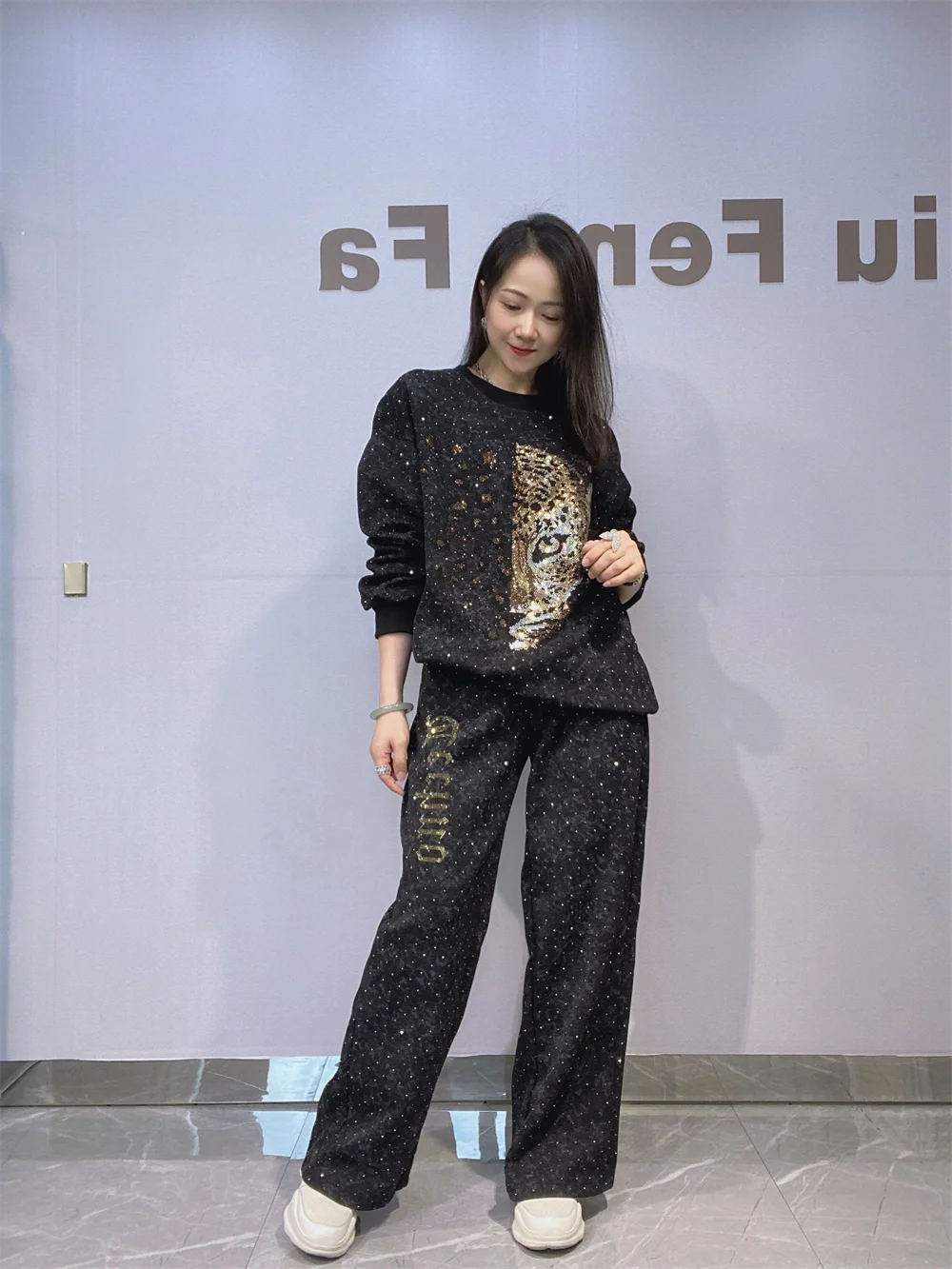 

Комплект из худи с длинным рукавом и брюк больших размеров для женщин: осенне-зимний повседневный костюм из хлопка с круглым вырезом, модный и удобный