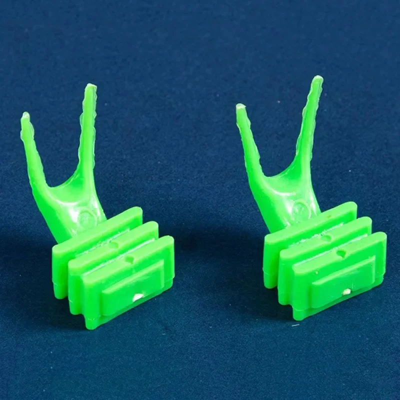 5 Stuks Plastic Pet Papegaai Feeder Fruit Maïsvork Speelgoed Kip Groenten Houder Hang Kooi Voedingsstok Feeder Accessoires Brid