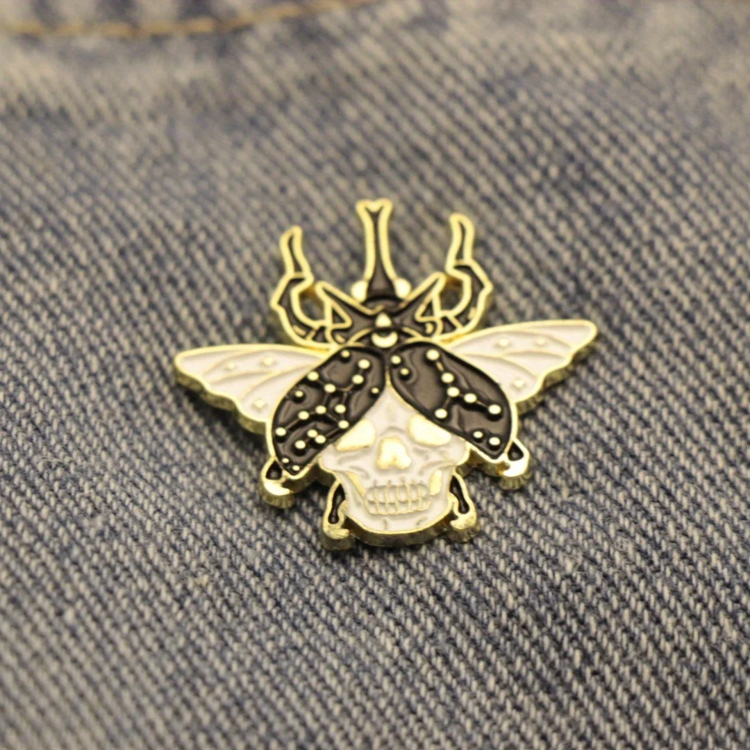 Unique and Special Insect Brooch with Novel Heart Skull Design, Suitable for Men and Women to Match Clothing and Backpacks.