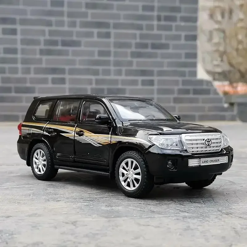 1:24 Toyota Land Cruiser Alloy Car Model Children's Simulation Toy Car Birthday Gift For New Year Black Car F240