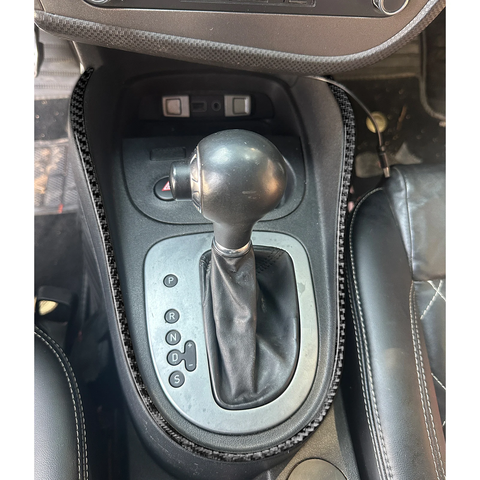 Real Carbon Fiber Car Accessories Gear Shift Strip Soft Cover Sticker For SEAT Leon MK2 2005 2006 2007 2008 2009 2010 2011 12
