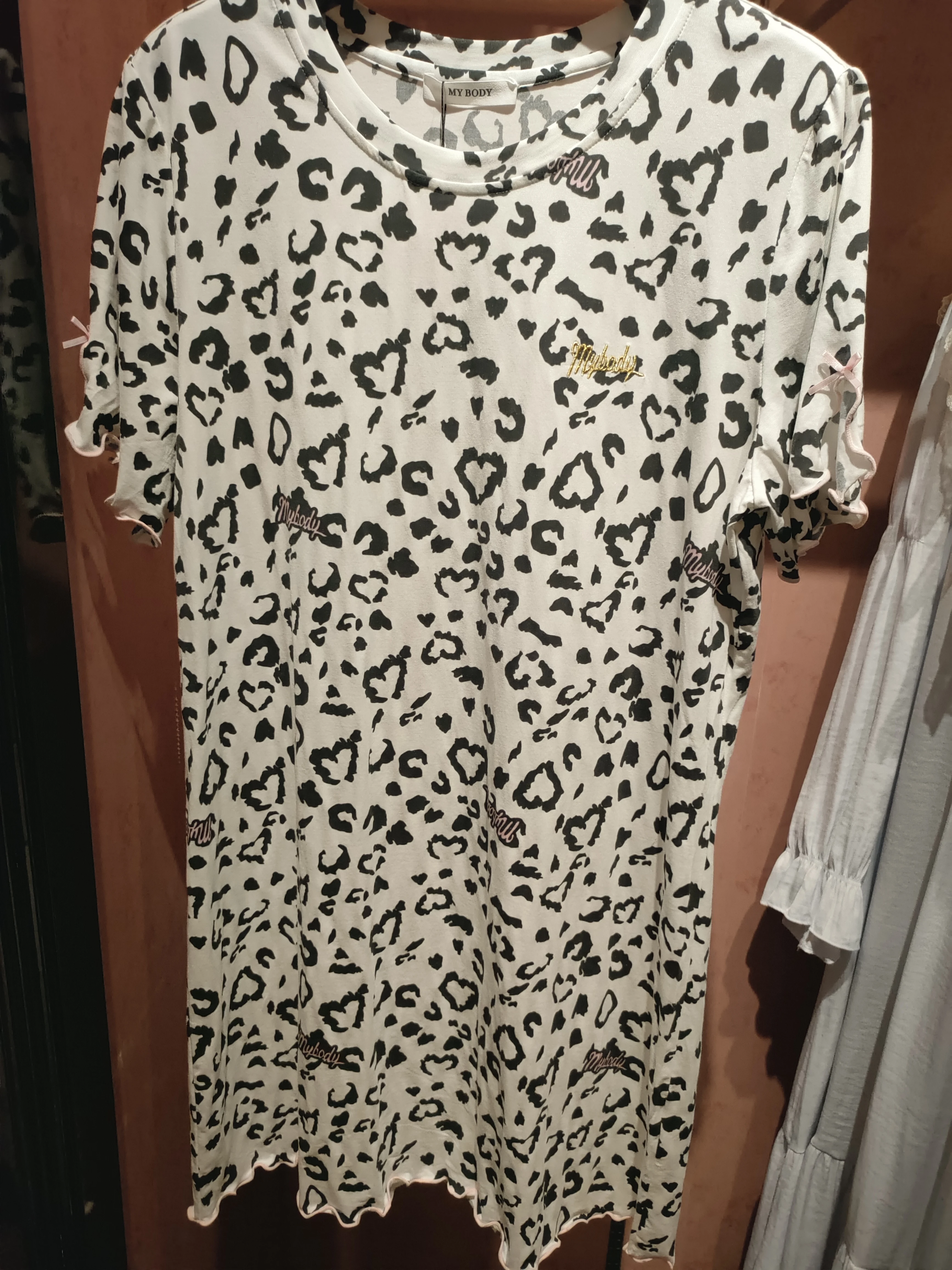 nouvelle-robe-de-nuit-mybody-a-manches-courtes-imprime-leopard-col-rond-bouton-unique-longueur-mi-mollet-decontractee-pour-l'Ete-et-les-loisirs-a-domicile-style-jeunesse