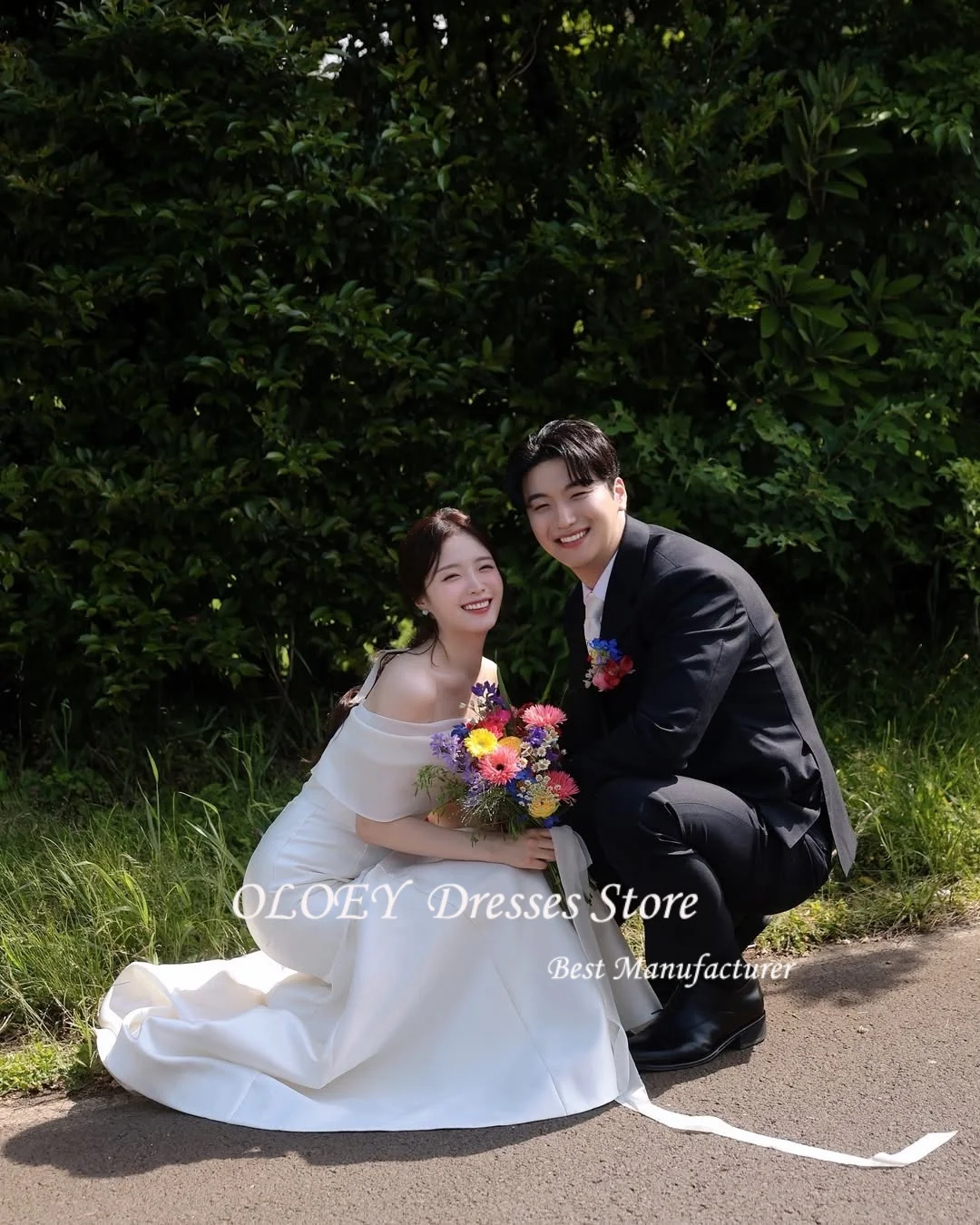 OLOEY Elegante Seidensatin A-Linie Brautkleider Korea Fotoshooting Schulterfrei Sweep Zug Brautkleider Maßgeschneiderte Prinzessin