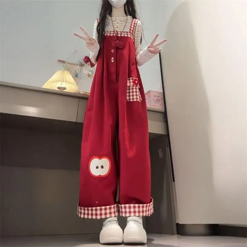 Conjunto de Dos Piezas Estilo Universitario Hello Kitty para Chicas, Overol Rojo a Cuadros, Suave y Sencillo, con Blusa a Rayas de Manga Larga para Otoño