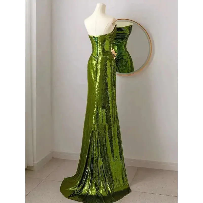 فستان DY202025 بتصميم جديد بدون حمالات مزين بالترتر مع تصميم يغرق وظهر مكشوف لثوب مسائي مثير مناسب لمضيفة الحدث.2