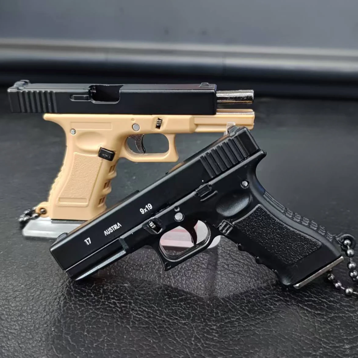 1:3 G17 Modello di Pistola In Miniatura Pistola Giocattolo In Metallo Staccabile FAI DA TE Semi-lega Portachiavi Ciondolo Ornamenti Giocattolo Per Bambini