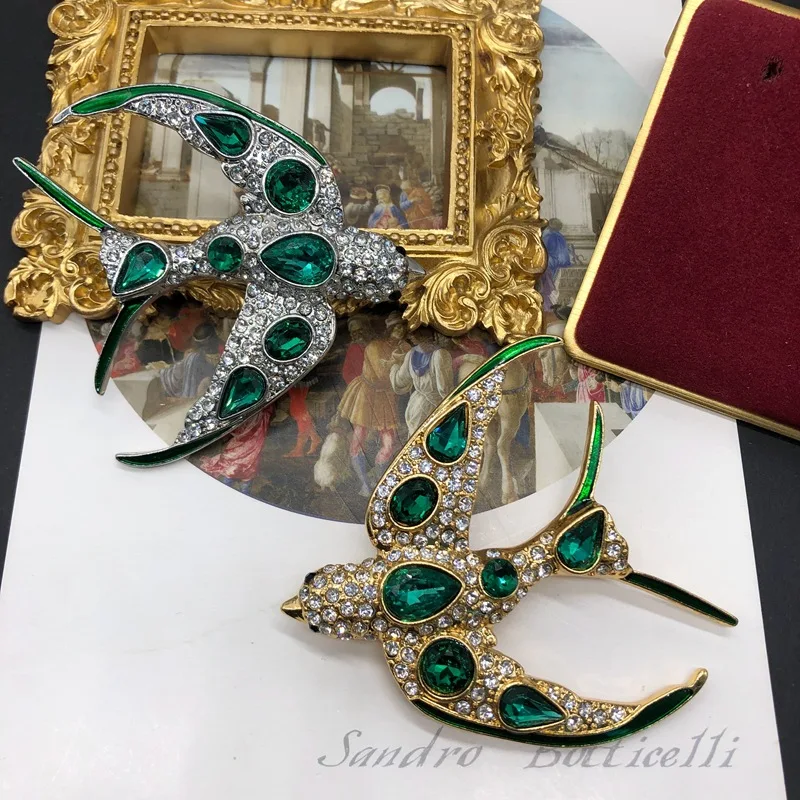 

European and American Exquisite Swallow Emerald brooch