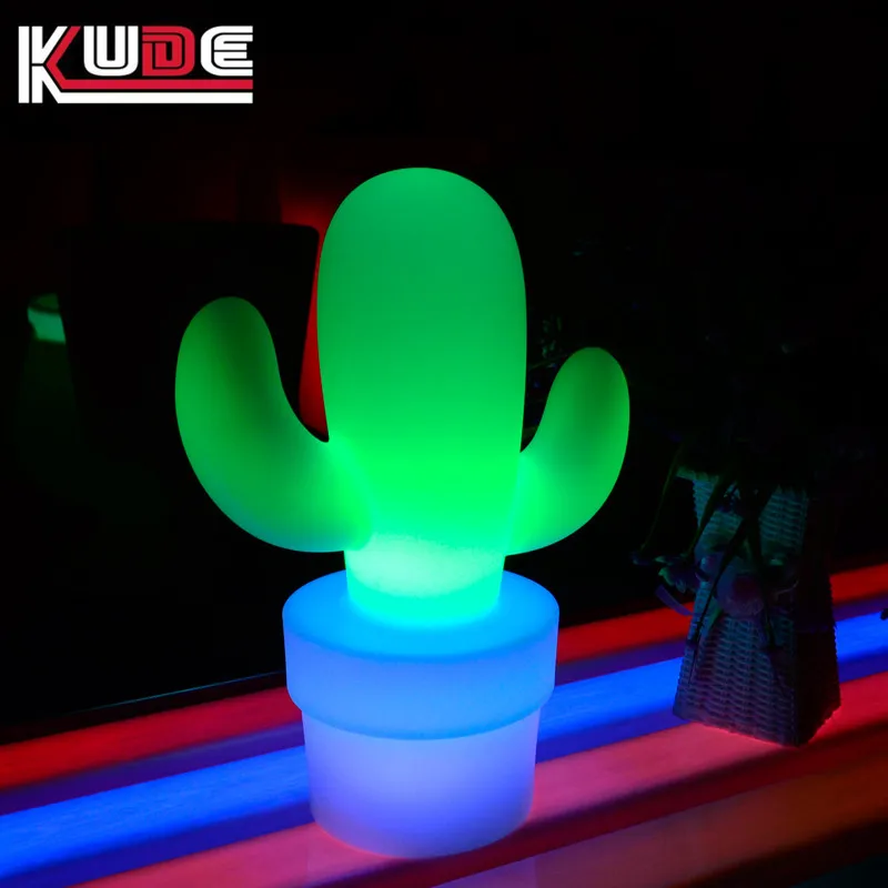 Mobili luminosi a LED luce decorativa sub-controllo telecomando cactus luce esterna impermeabile
