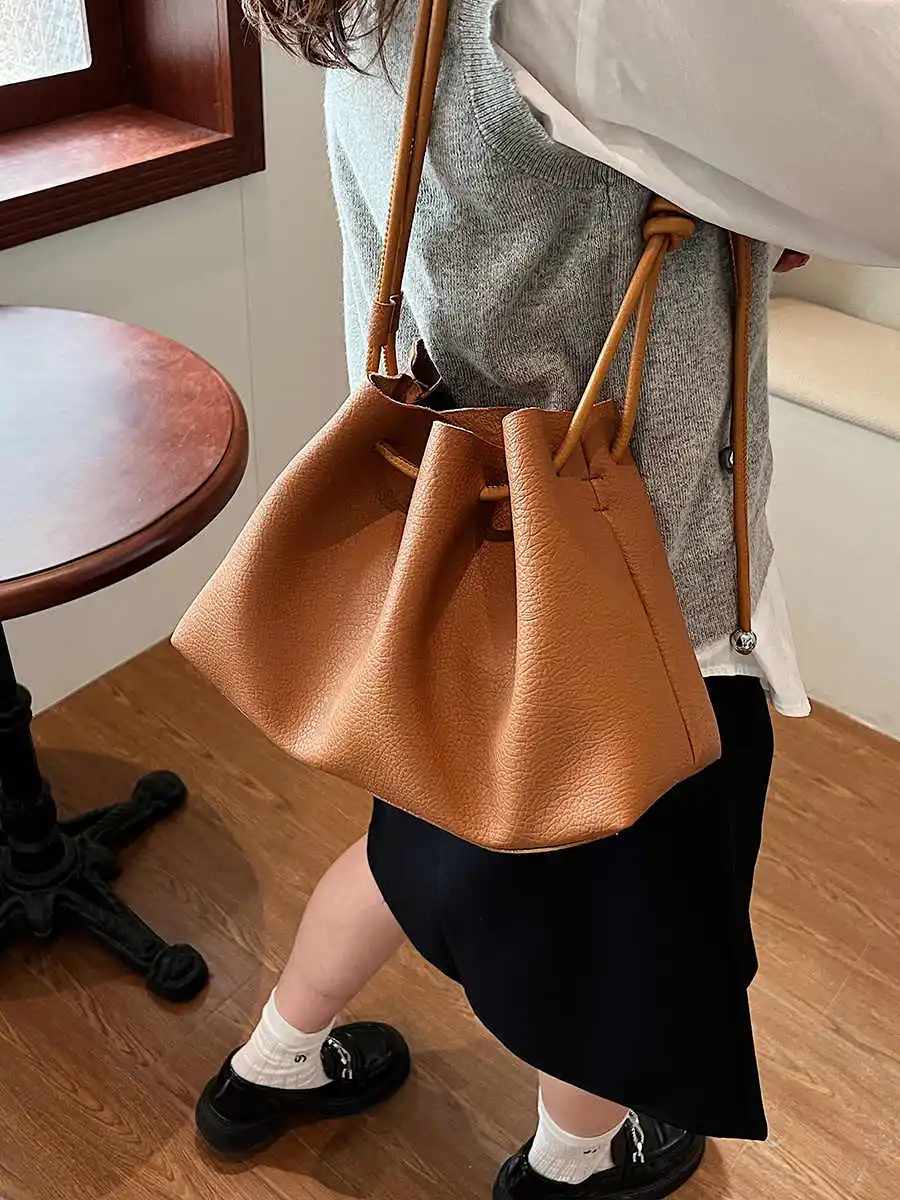 Soft Leather Large Capacity Bucket Bags Women Vintage Commuter Drawstring Shoulder Bag Lady Fashion Handbags