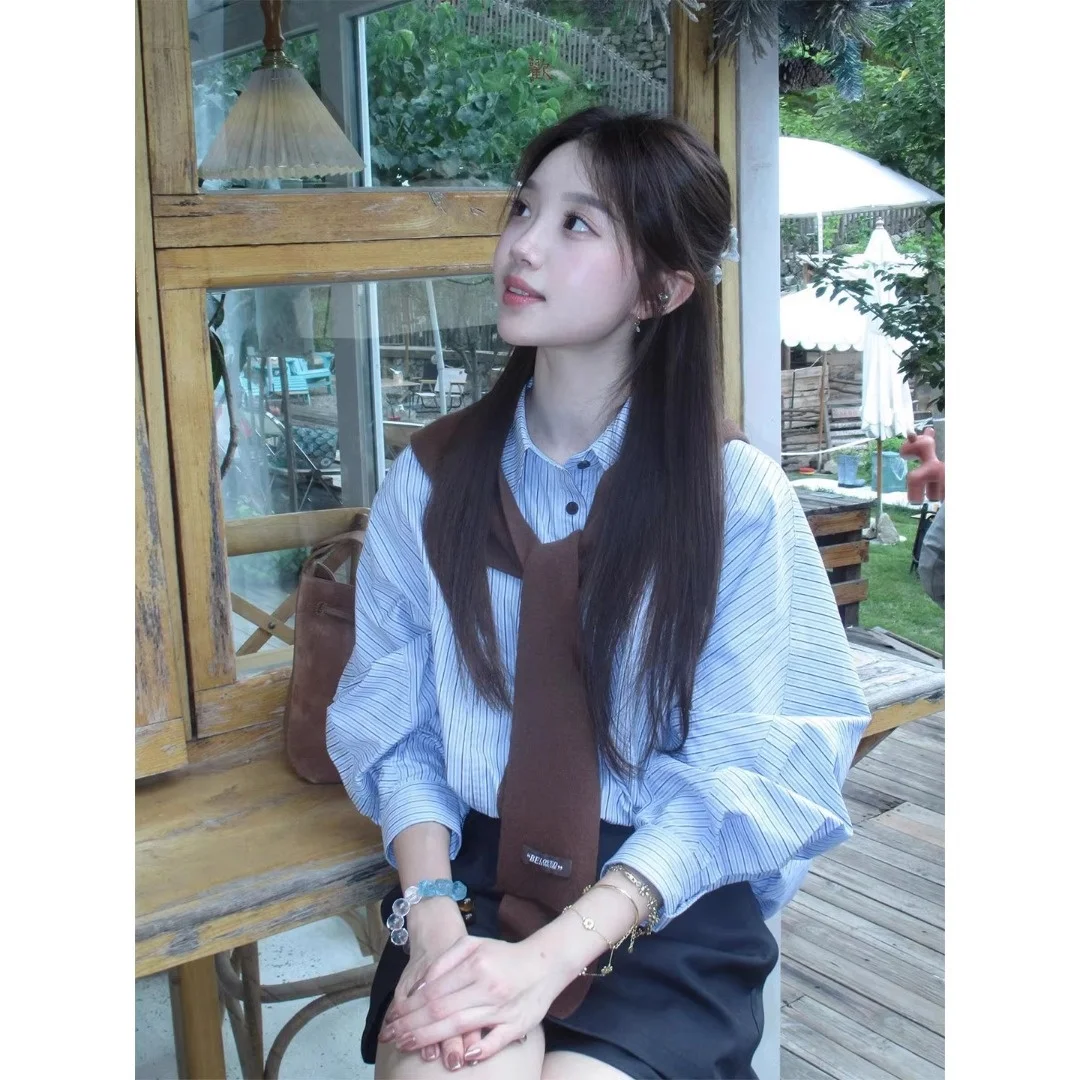 

Синяя полосатая рубашка в корейском стиле для повседневной носки, с эффектом высококачественного шарфа, женская рубашка с обычным рукавом, из другой ткани