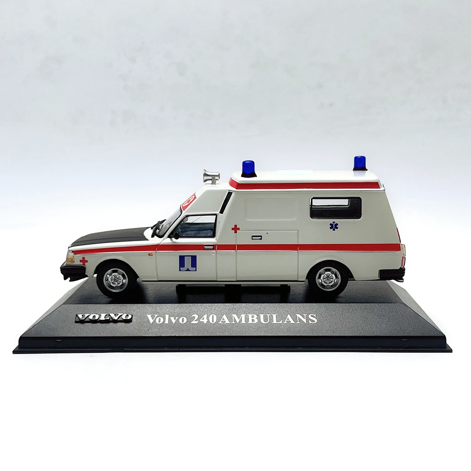 Atlas 1:43 Scale Diecast Alloy Volvo 240 Ambulance Toys Cars Model Classics Adult Collection Souvenir Gifts Static Display