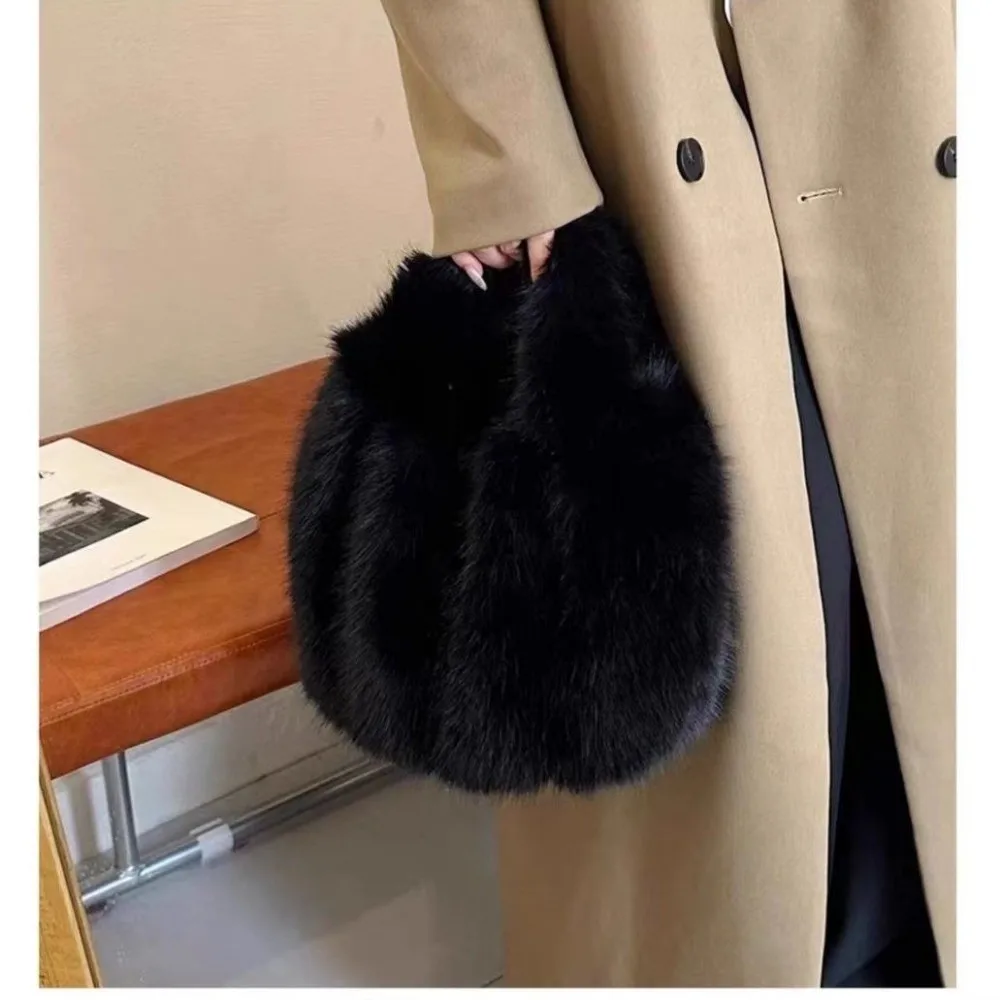 Fashion Lightweight Women's Handbag Large Capacity Soft Bucket Bag Solid Color Fox Fur Simulation Tote Bag Women