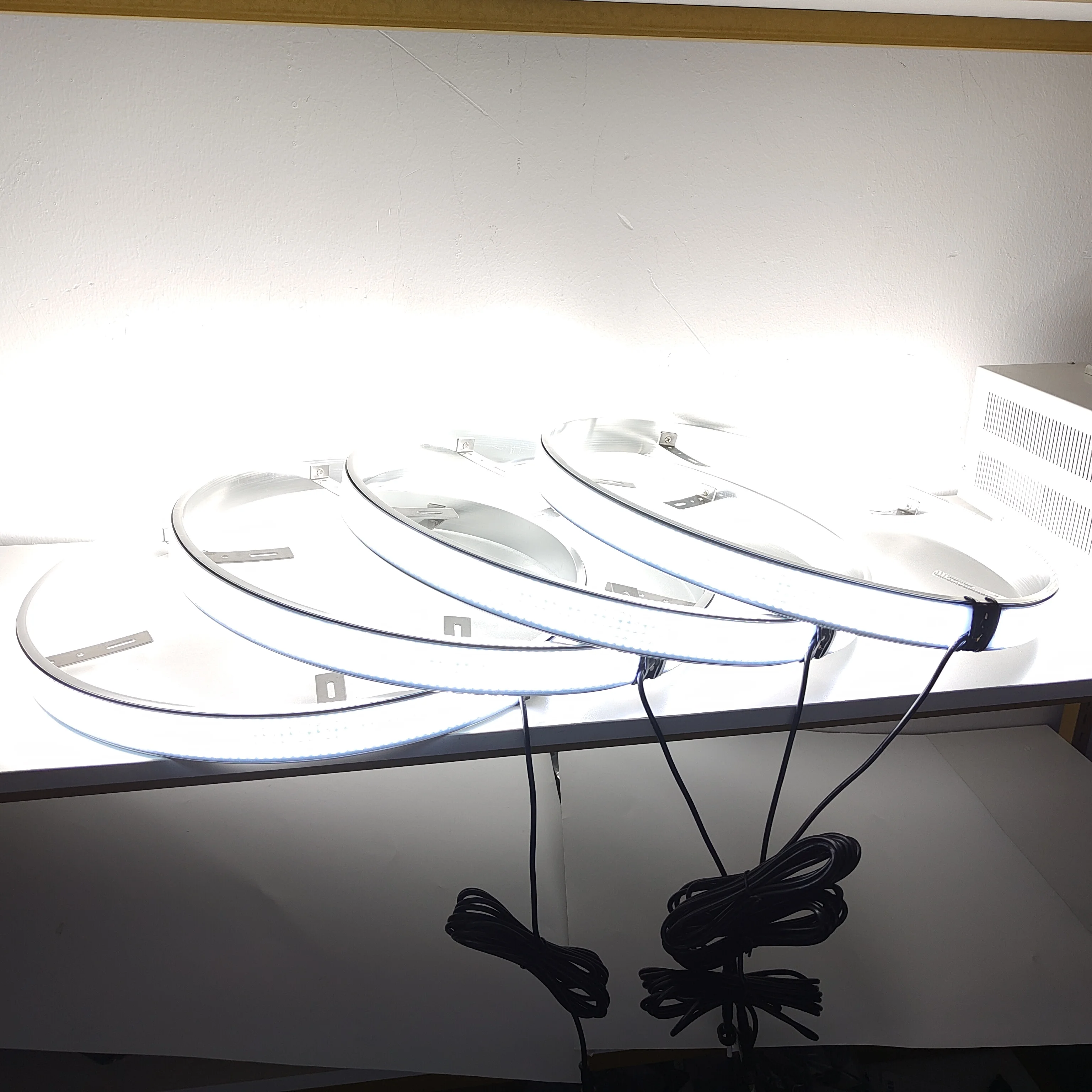 Nuovo Arrivo 5 File Super Luminoso 15 Pollici Kit Luce Ruota Auto Underglow IP68 Impermeabile App Controllato Luce del Cerchio LED Luce Ruota