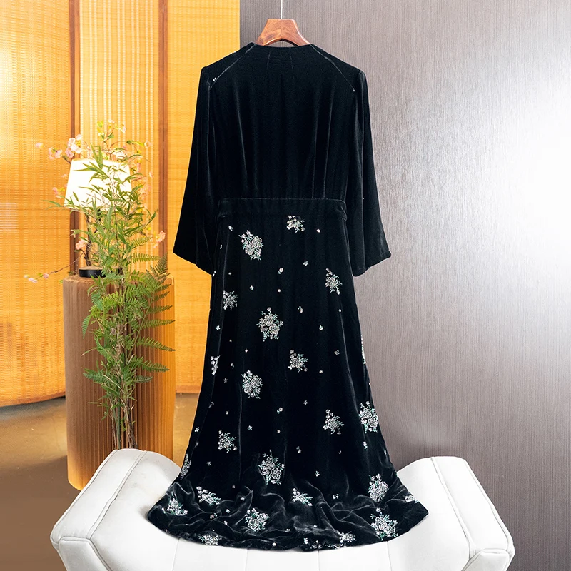New Chinese-Style Mulberry Silk Velvet Dress for Women, 2026 Autumn New Collection, V-Neck, Waist-Cinching, Hand-Beaded, Mid-Length Dress