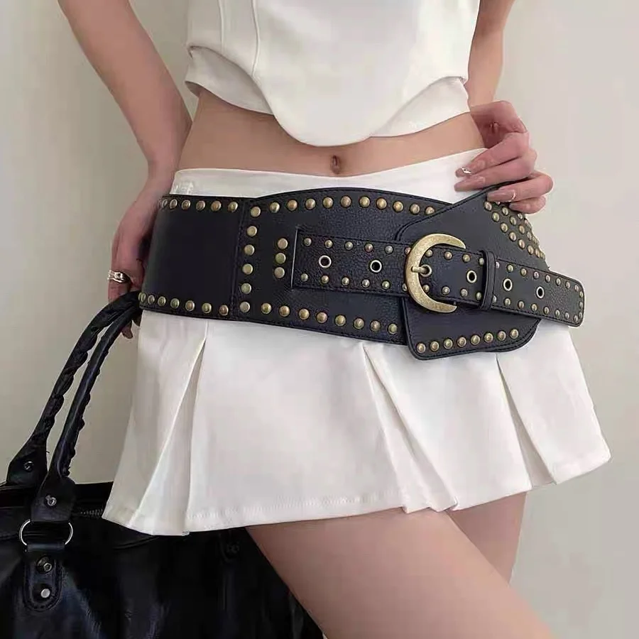 Cinturón ancho punk con remaches Y2K, cinturón de moda para mujer moderno y atrevido que es muy versátil y ultra retro, cinturón vintage para exteriores