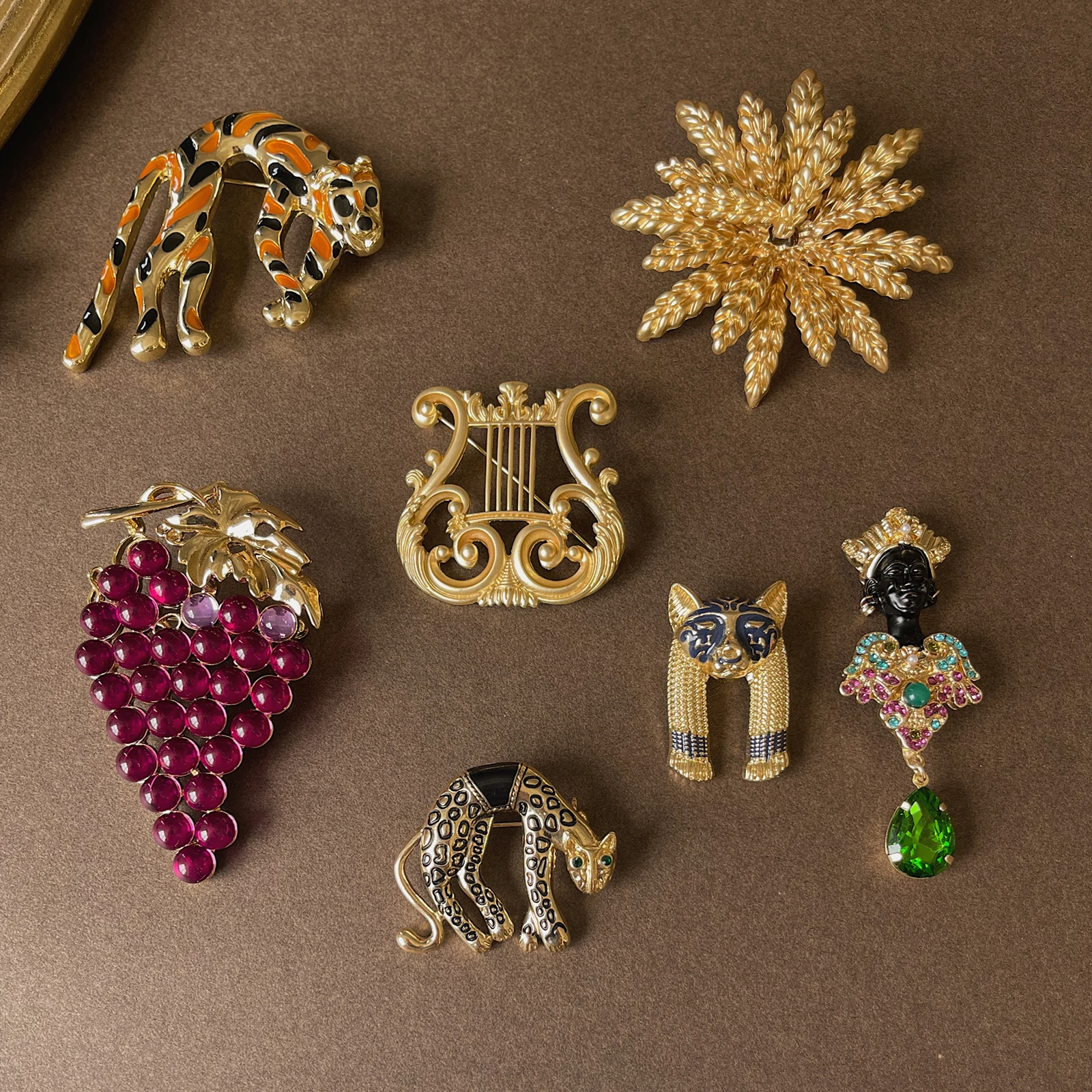 

Shmik Baroque Palace Style Unisex Exqusite Fox Cat Enamel Brooches Pins Women Men Classic Retro Clothing Coat Badges Corsage Pin