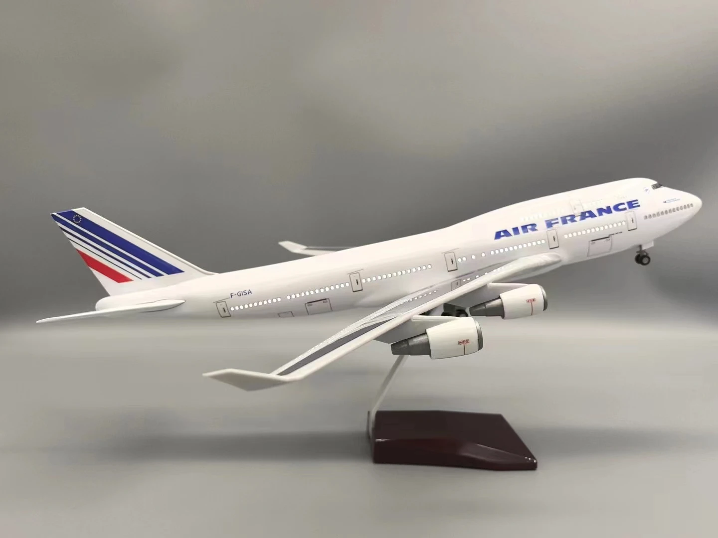 

Scale 47cm 747 Model Planes Air France b747 Airplane Model Airplane Model Kit with LED Lights Highly Simulated Resin Material Co