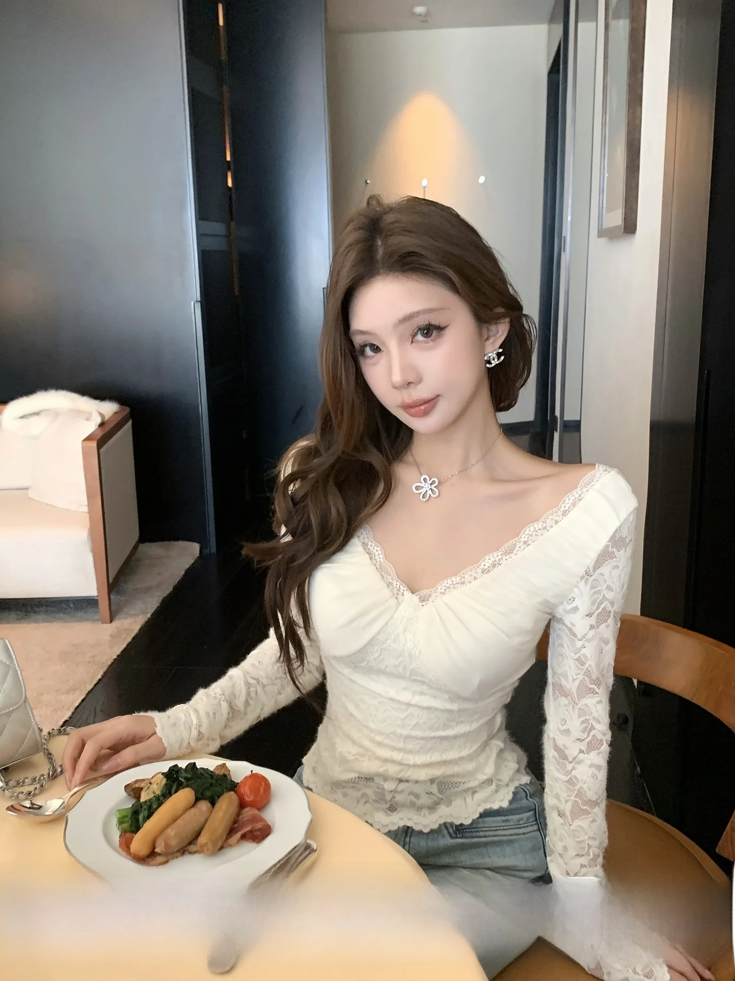 

Lightweight V-neck Lace Shirt Soft Fit Short Style Casual Fashion Women's Top Cloud-like Comfortable Fabric Long Sleeve