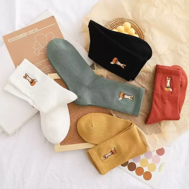 

5 Pairs Women's Mid-Calf Solid Color Cotton Socks with Embroidered Fox for Spring And Autumn