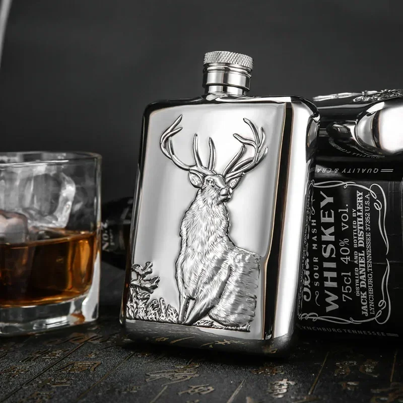 

Premium Stainless Hip Flask with Funnel，6OZ Whisky Flask with Exquisite Relief Patterns Vodka Liquor Bottle Suitable As A Gift