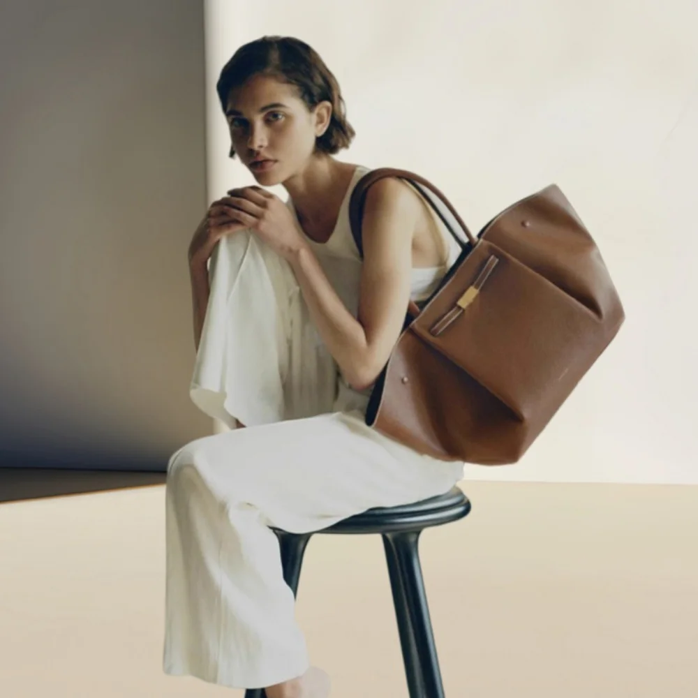 

Fashion Large Capacity Trapeze Women Shoulder Bags Designer Metal Lock Handbags High-Quality Pu Leather Big Tote Commute Bag