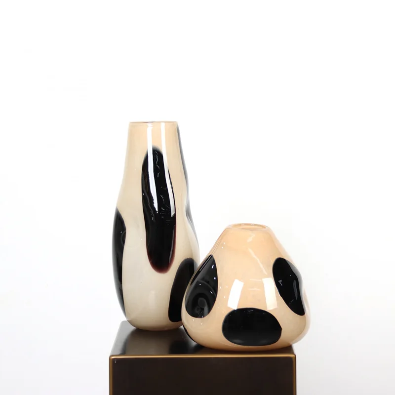 

Design Handmade Tea Brown and Black Polka Dot Glass Vase High Quality Resin Art Deco Style Home Decor