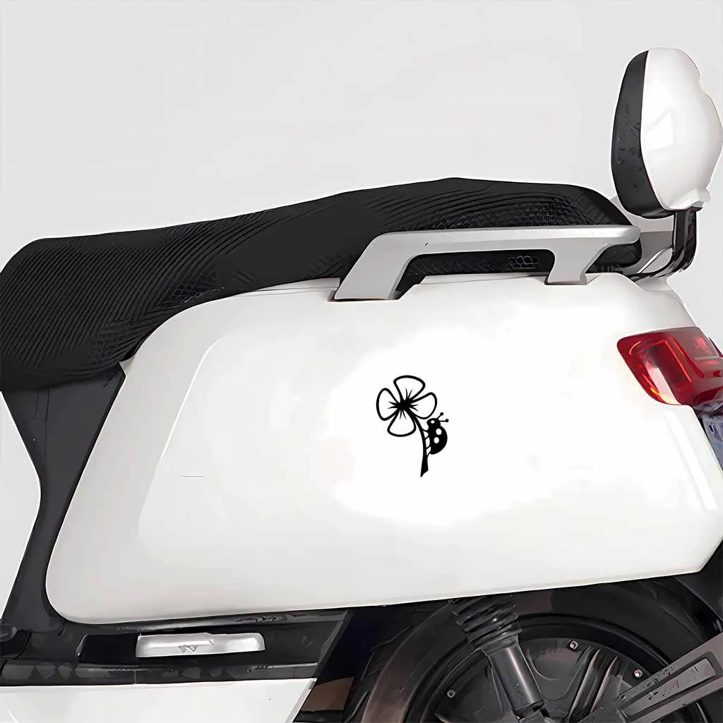 2D Lucky Four Leaf Clover Ladybug Vinyl Car Sticker, Self-Adhesive Removable Decal, Cute Cartoon Style Design