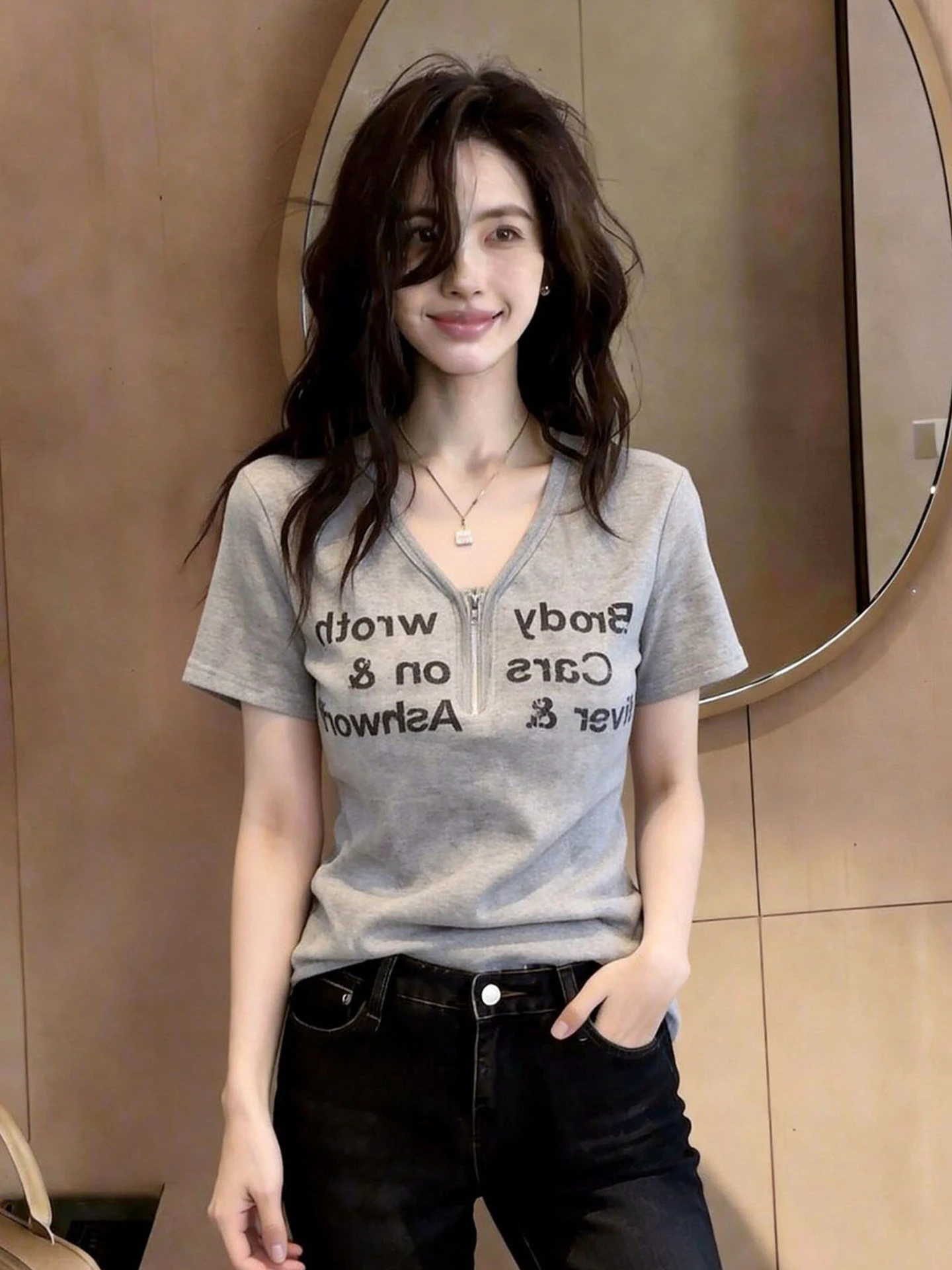 

Korean Style V-Neck Letter Print Short Sleeve Design Sensation T-Shirt Fashionable Overhead Summer Top Trending Ladieswear