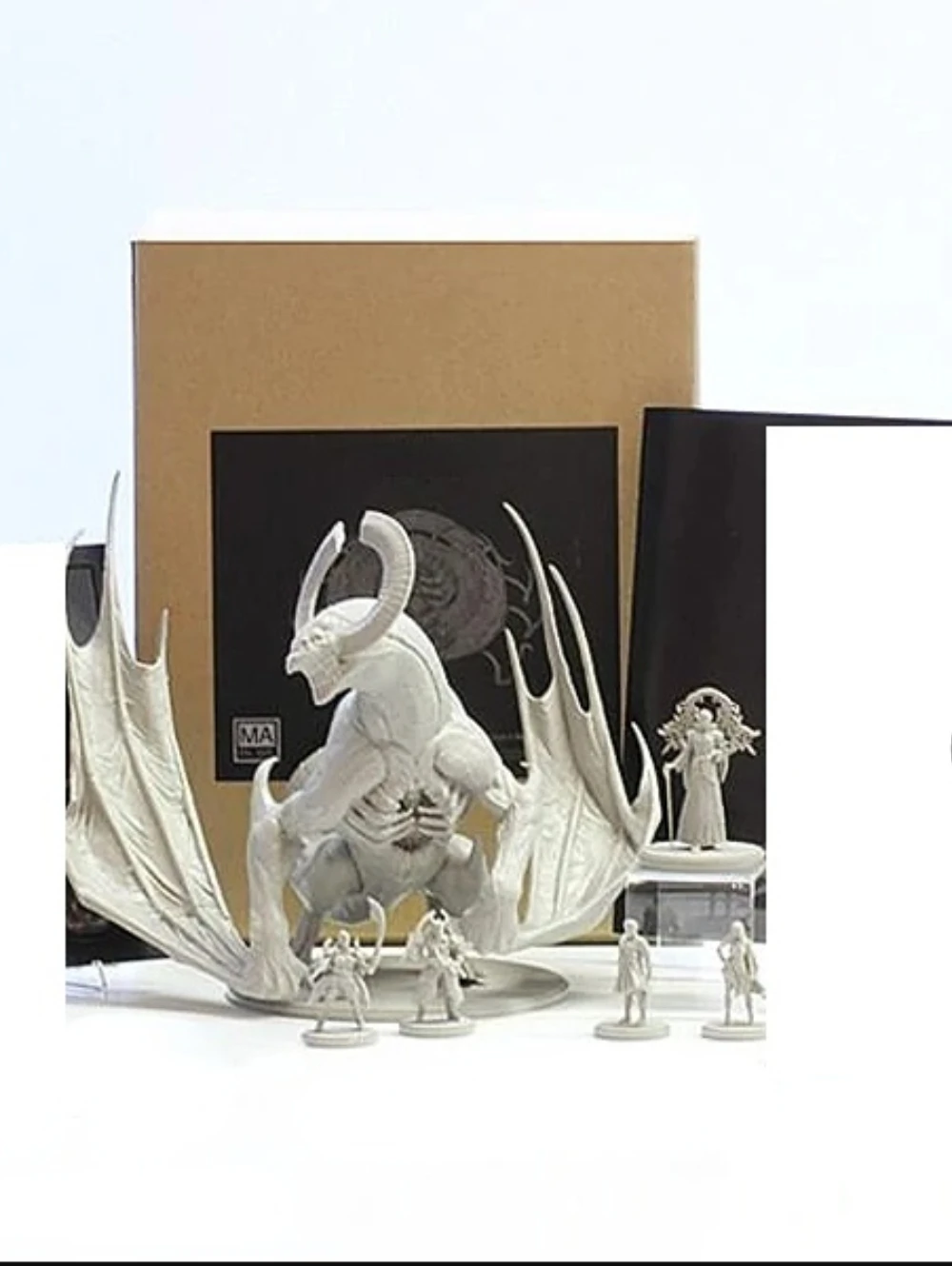 Resin Model KD King Expansion Board Dragon King Resin White Model Free Shipping (Dragon King + 5 Figures) (no Card)