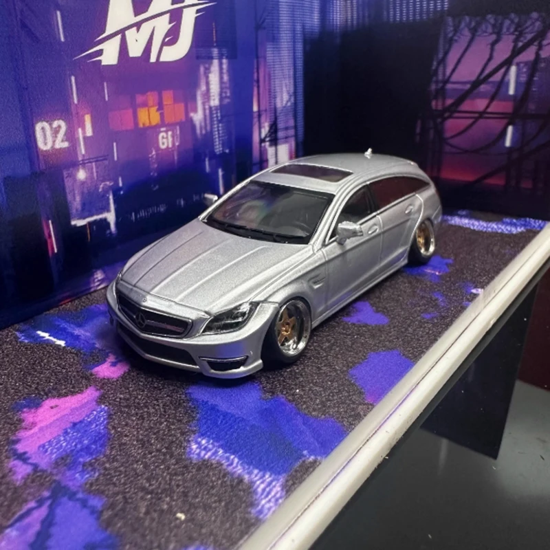 

Модель MJ в масштабе 1:64, ранняя версия CLS63, имитация сплава, металлическая модель автомобиля, статическая коллекция, украшенная праздничная игрушка, сувенирный подарок