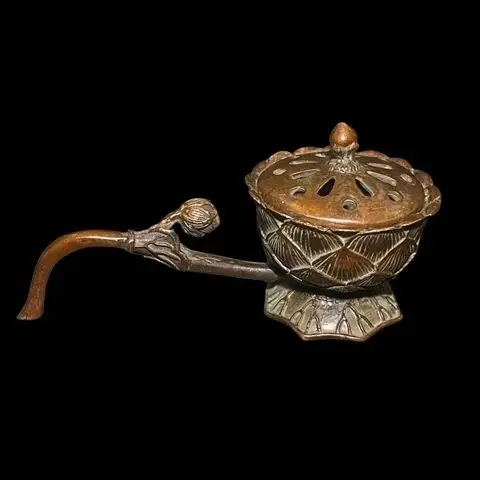 

Old copper lotus small incense burner copper Zen mini chic can hold aromatherapy stove tea pet.